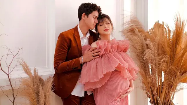 Melahirkan Anak Pertama, Ini 6 Potret Perjalanan Kehamilan Istri Reza Alisyahbana