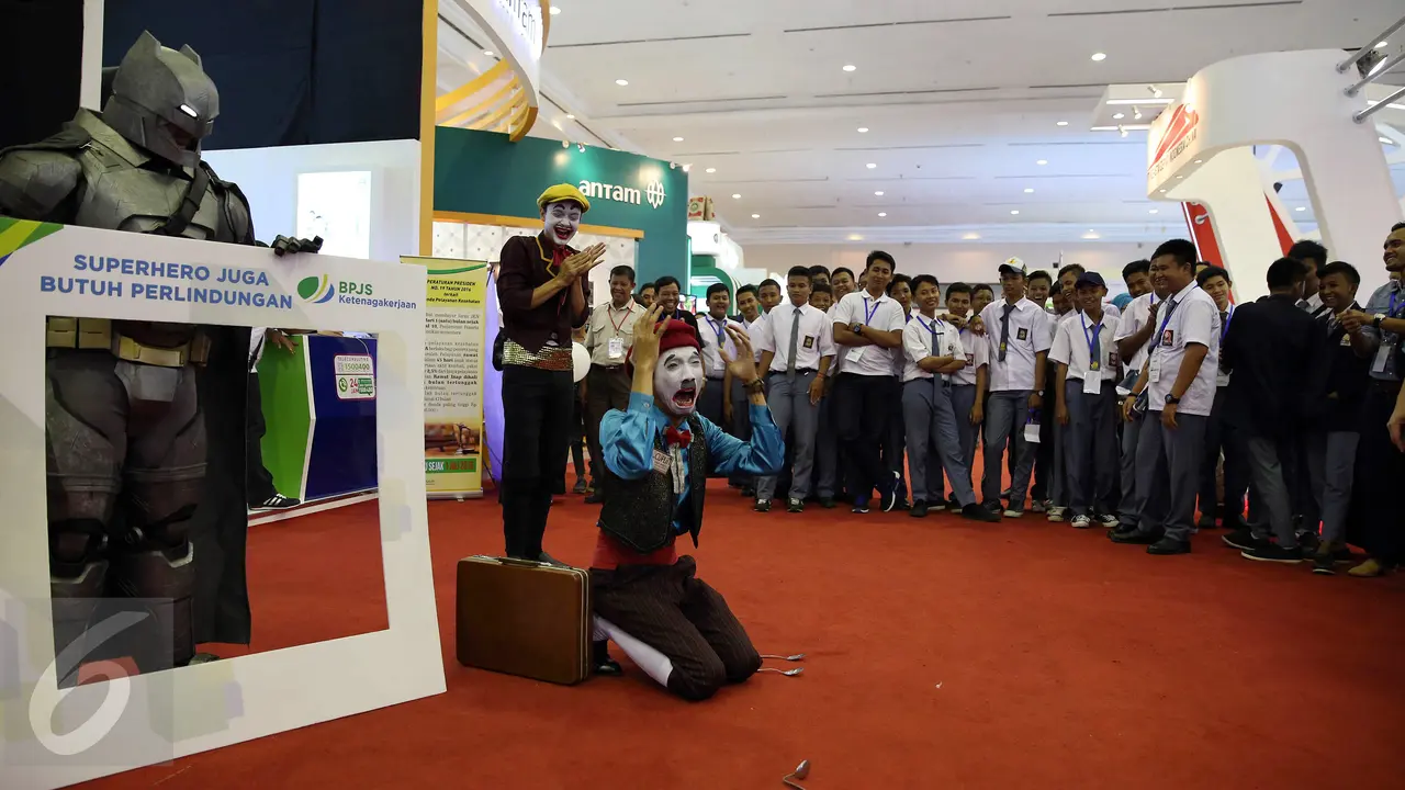 20160910 Pantomim Hibur Pengunjung Lewat Edukasi BPJS ketenagakerjaan 