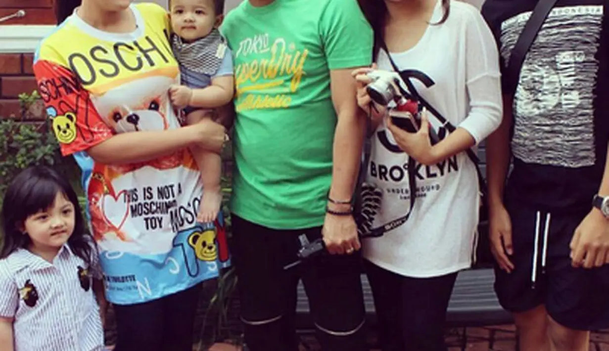 "Dia (Arsy) ngefans banget sama Aurel.  Jadi kakaknya tuh sudah kayak idolanya dia," ujar Ashanty di kawasan Kapten Tendean, Jakarta Selatan, Rabu (11/10/2017). (Instagram/ashanty_ash)