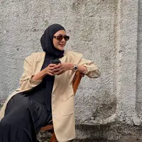 Lima gaya blazer ala Paula Verhoeven (Instagram/@paula_verhoeven)