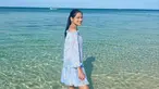 Beginilah penampilan Titi Kamal saat menikmati liburan serunya di Banyuwangi. Berkunjung ke area pantai yang ada di Pulau Tabuhan, pemain film Makmum itu muncul dengan memakai floral dress yang cantik. (Liputan6.com/IG/@titi_kamall)
