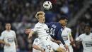 Berkat hasil ini, PSG masih tetap bertengger di puncak klasemen Liga Prancis dengan poin 66. (AP Photo/Christophe Ena)