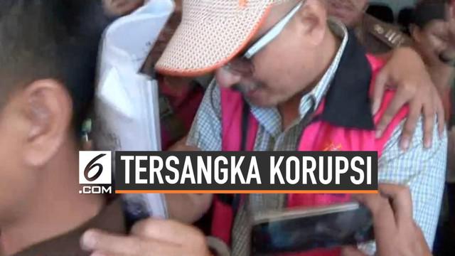 Wakil Ketua DPRD Surabaya Darmawan dibawa ke tahanan oleh Kejaksaan Negeri Tanjung Perak. Ia diduga terlibat dalam kasus korupsi dana Jasmas.