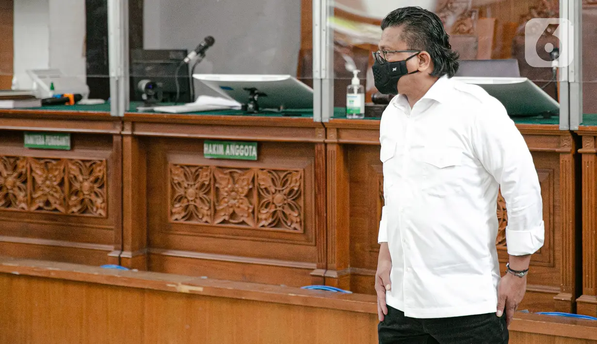 Ferdy Sambo usai divonis hukuman mati terkait kasus pembunuhan Brigadir J di Pengadilan Negeri Jakarta Selatan, Senin (13/2/2023). Ketua Majelis Hakim Wahyu Imam Santoso memvonis mantan Kadiv Propam tersebut hukuman mati karena terbukti sebagai dalang pembunuhan berencana Brigadir J. (Liputan6.com/Faizal Fanani)