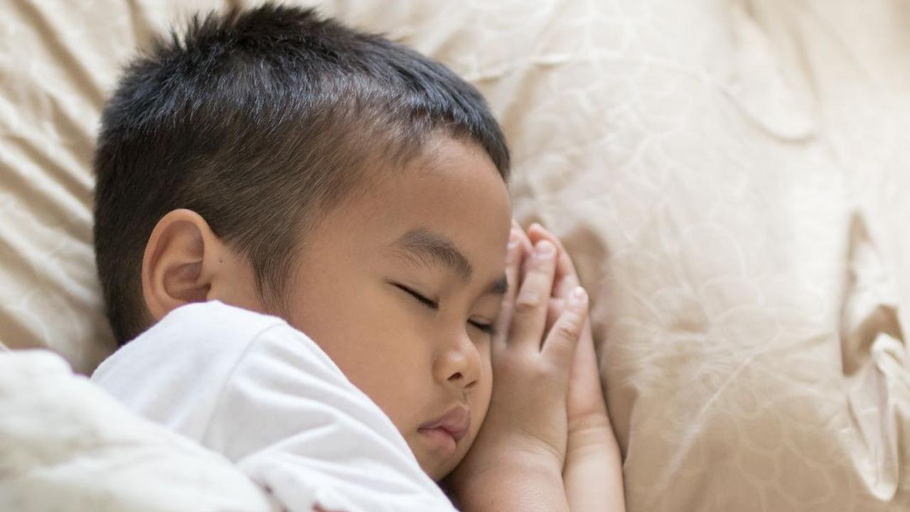 Anak Tidur Sebaiknya Dalam Kondisi Gelap, Dokter Jelaskan Alasannya