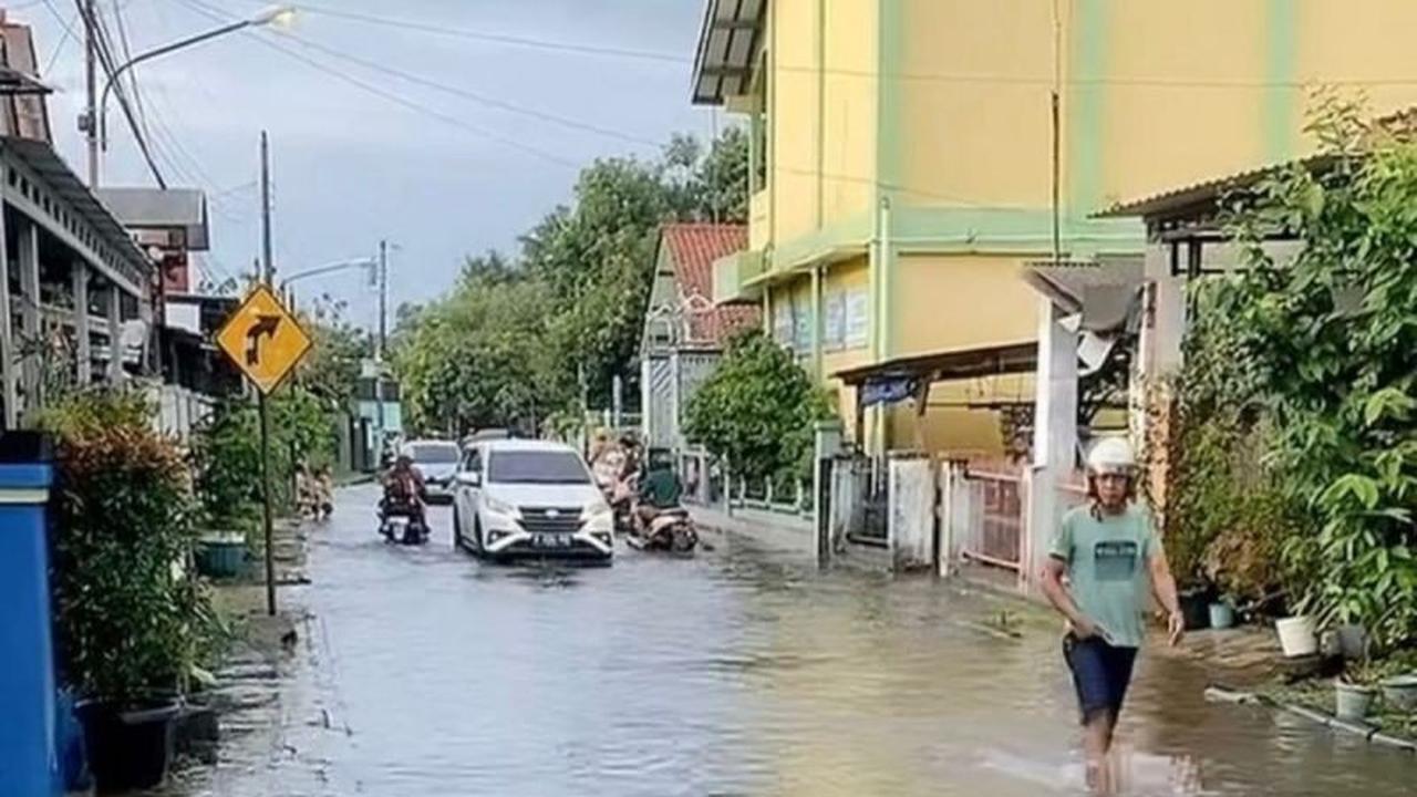 Banjir dan Longsor Batang Landa 13 Lokasi, Ribuan Warga Mengungsi