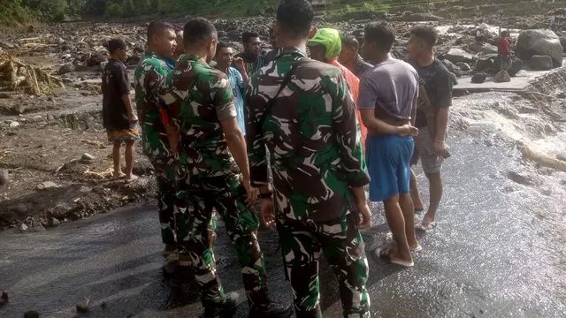 Kondisi banjir bandang di sungai Theodai 1 dan 2 di Desa Sawu, Kabupaten Nagekeo, NTT