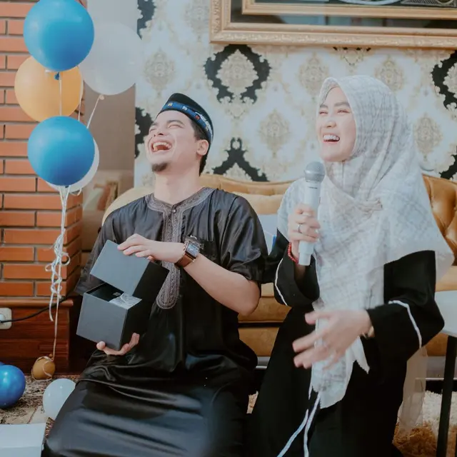 6 Potret Ulang Tahun Alvin Faiz ke-23 Tahun, Dapat Kado Umrah dari Istri