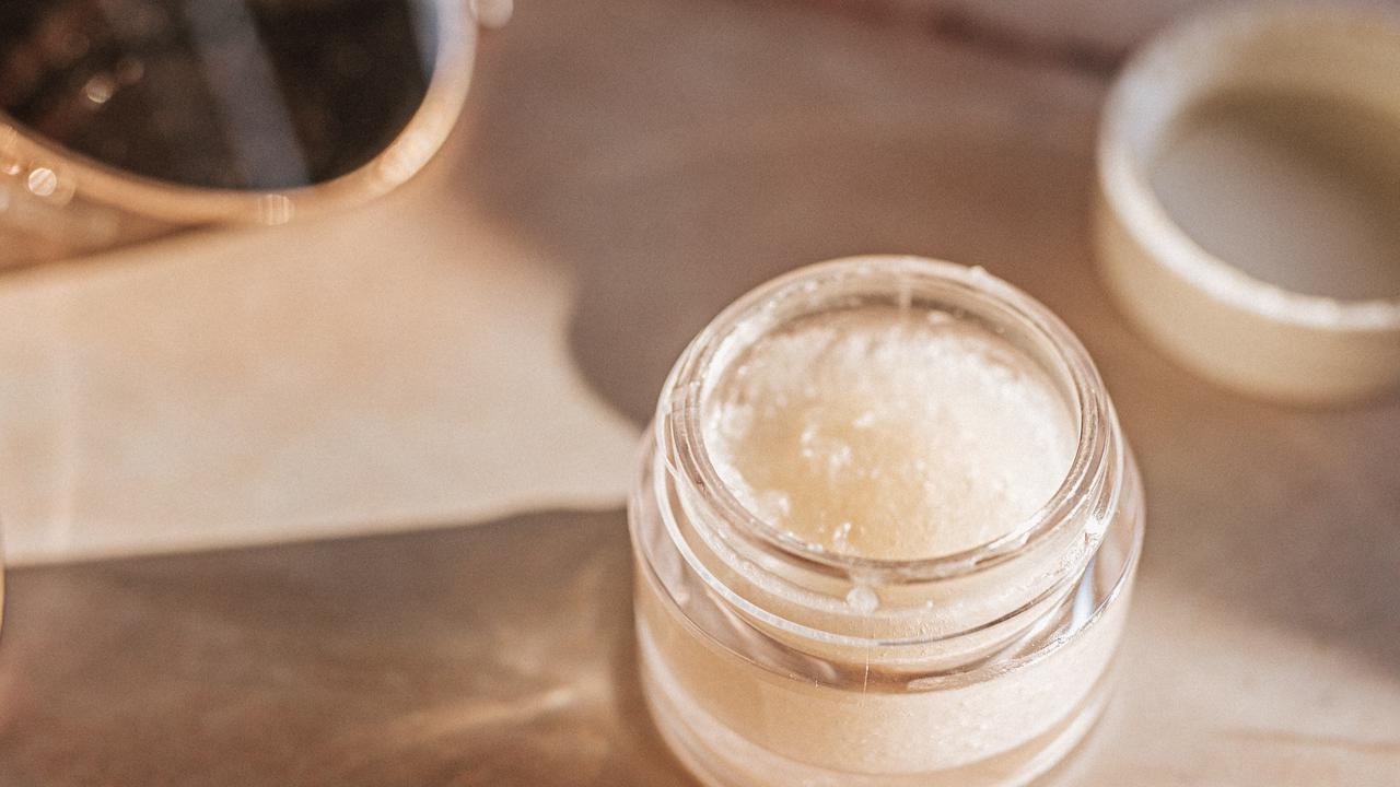 Ciri-Ciri Ketergantungan Skincare, Begini Cara Mengatasinya