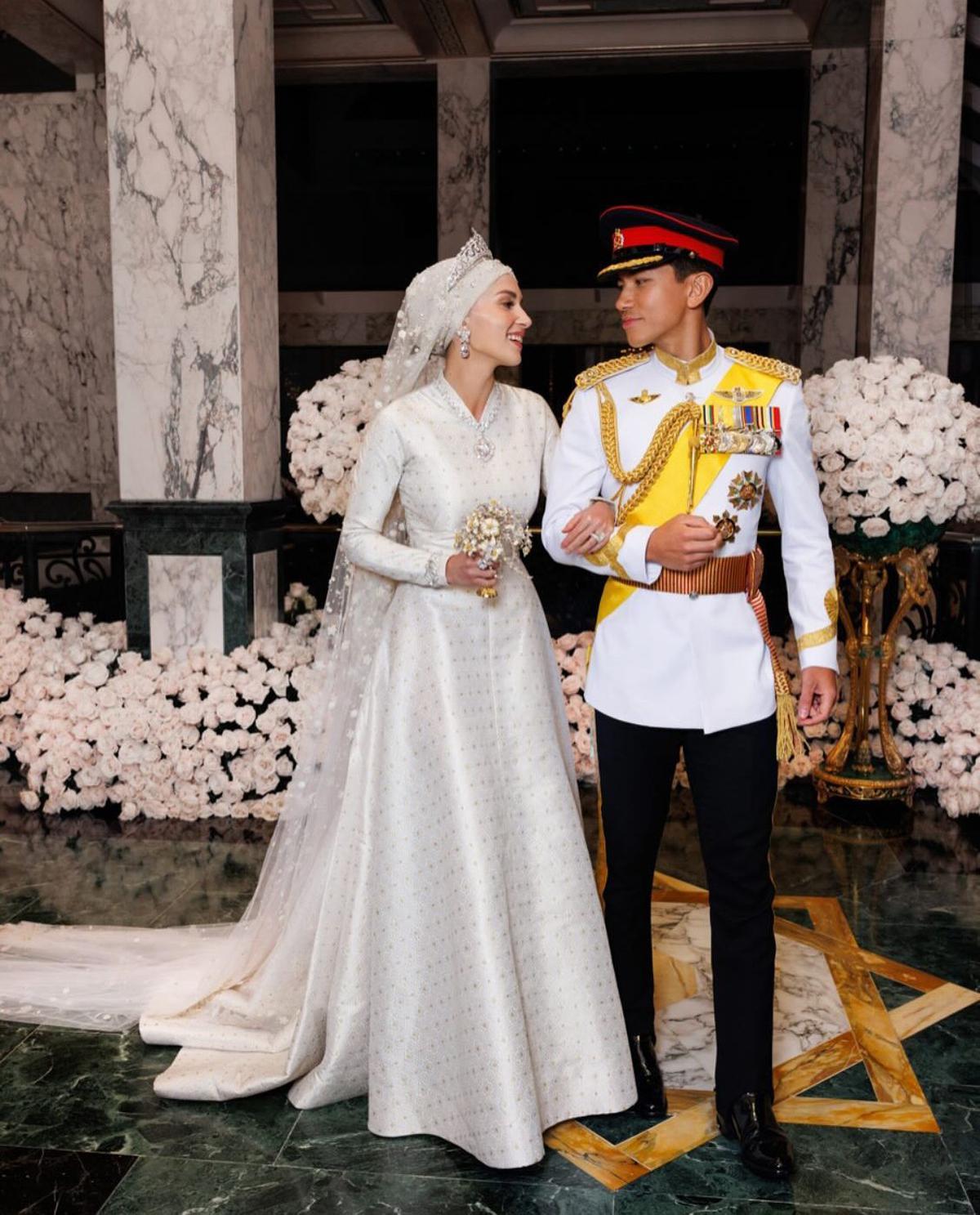 Pose Mesra Prince Mateen dan Anisha Rosnah di Anniversary Pertama Jadi Sorotan