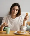 Salah satu cara untuk menerapkan mindful snacking adalah memilih camilan sehat. (Foto/dok: Freepik)