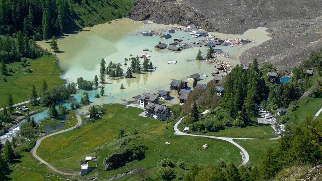 FOTO: Kondisi Desa Terindah di Swiss Hancur Lebur Terkubur Reruntuhan Gletser Pegunungan Alpen