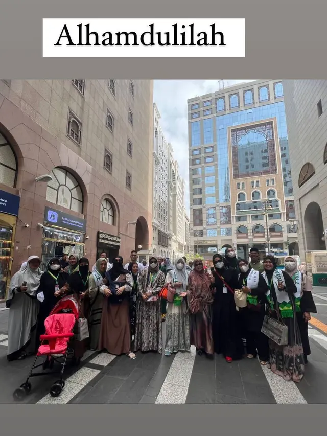 6 Momen Zaskia Gotik Jalani Ibadah Umrah, Ajak Kedua Buah Hati yang Masih Kecil
