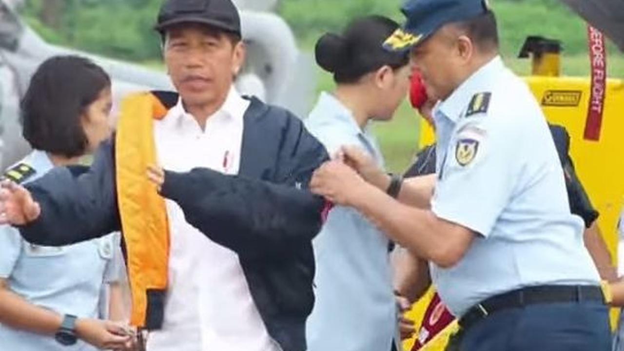 Kasau Pakaikan Presiden Jaket