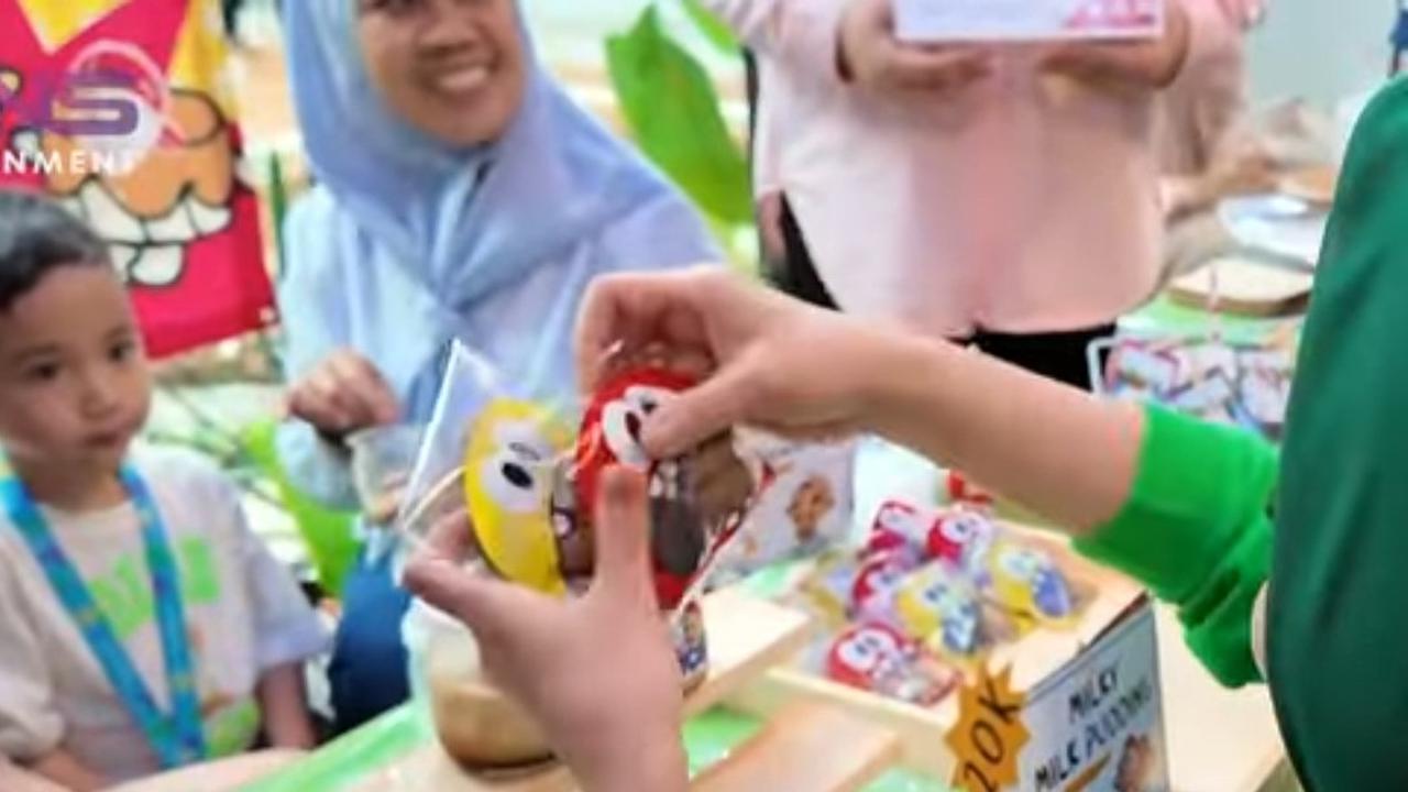Potret Rayyanza Cipung Jualan Camilan Dibantu Nagita Slavina dan Rafathar, 'Bank Pusat' Mama Rieta Langsung Borong
