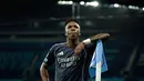 Vinicius Jr berhasil melesatkan dua gol ke gawang Manchester City dalam laga leg 2 babak 16 besar Liga Champions 2025/2026 di Etihad Stadium, Manchester, Selasa (17/03/2026) waktu setempat. (AP Photo/Dave Thompson)