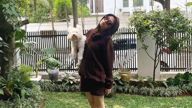 Inspirasi OOTD Adhisty Zara