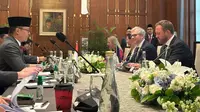 Pertemuan bilateral antara Menteri Luar Negeri RI Sugiono dengan Menteri Luar Negeri Estonia Margus Tsahkna di Kemlu RI, Rabu (23/4/2025). (Liputan6.com/Benedikta Miranti)