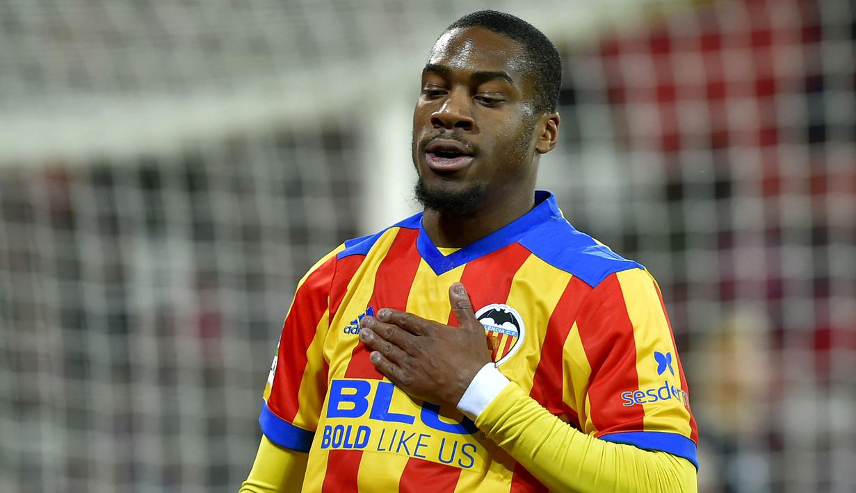 8. Geoffrey Kondogbia (Valencia) – Permainan yang tak sesuai ekspektasi Inter Milan membuatnya dipinjamkan ke Valencia. Bersama The Orange pemain asal Prancis ini berhasil membawa klubnya berada dijajaran atas Liga Spanyol. (AFP/Ander Gillenea)