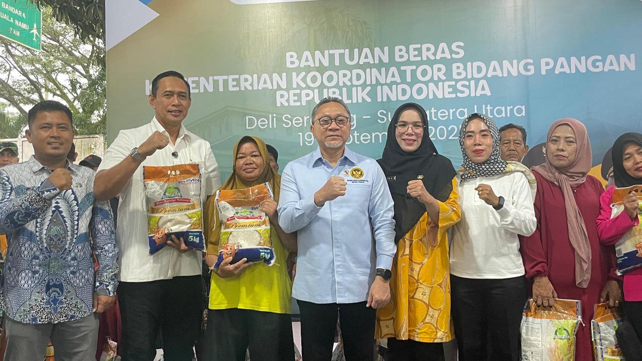 Zulhas Sambangi Deli Serdang, 150 Keluarga Terima Bantuan Beras