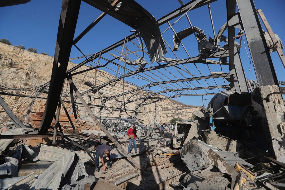 FOTO: Kebakaran Besar Usai Serangan Udara Israel, Lebanon Tuding Pelanggaran Gencatan Senjata