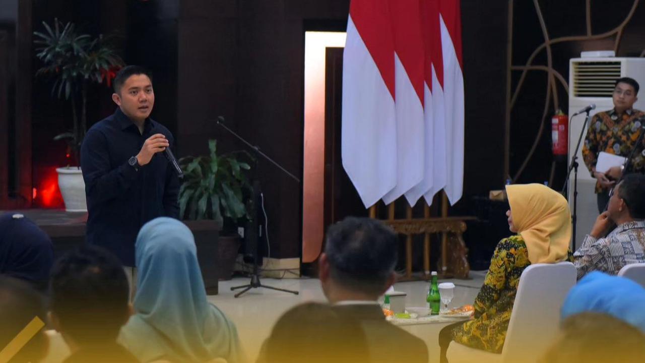 Mayor Teddy Indra Wijaya
