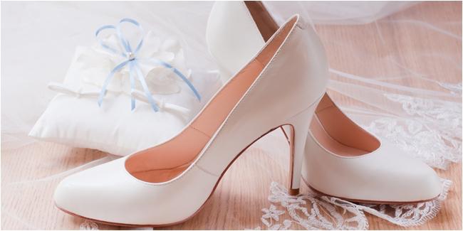 Pilih heels dengan ukuran yang sesuai agar nyaman/Copyright Shutterstock