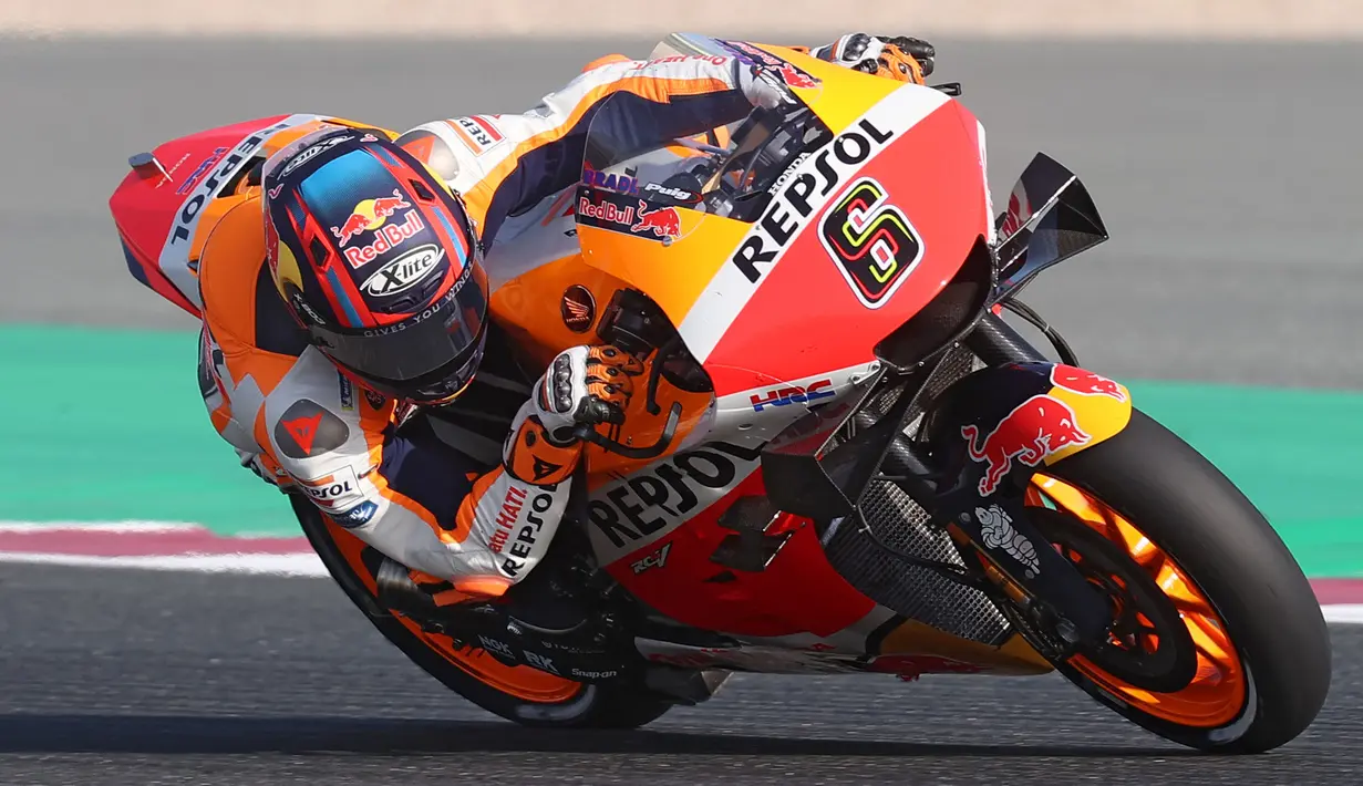 Stefan Bradl menjadi test rider kepercayaan tim Honda. Ia juga pernah menggantikan pembalap utama, Marc Marquez semusim penuh pada 2020. Kariernya di balap kuda besi juga cukup panjang, mulai dari Moto2, MotoGP, hingga WSBK. (AFP/Karim Jaafar)