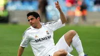 Cicinho saat masih memperkuat Real Madrid (www.givemesport.com)