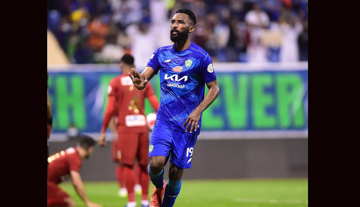 Firas Al-Buraikan. Striker Arab Saudi berusia 22 tahun ini telah membela Al-Fateh sejak awal musim 2021/2022. Di Saudi Pro League 2022/2023, ia telah mencetak 12 gol dan 3 assist dari total 23 laga dan sementara membawa Al-Fateh menduduki posisi ke-5 klasemen sementara. (twitter.com/EnFatehclub)