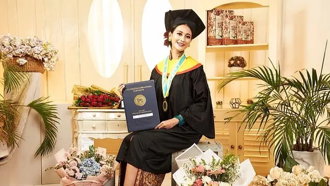 6 Pesona Rr Ayu Maulida, Puteri Indonesia Jawa Timur 2020