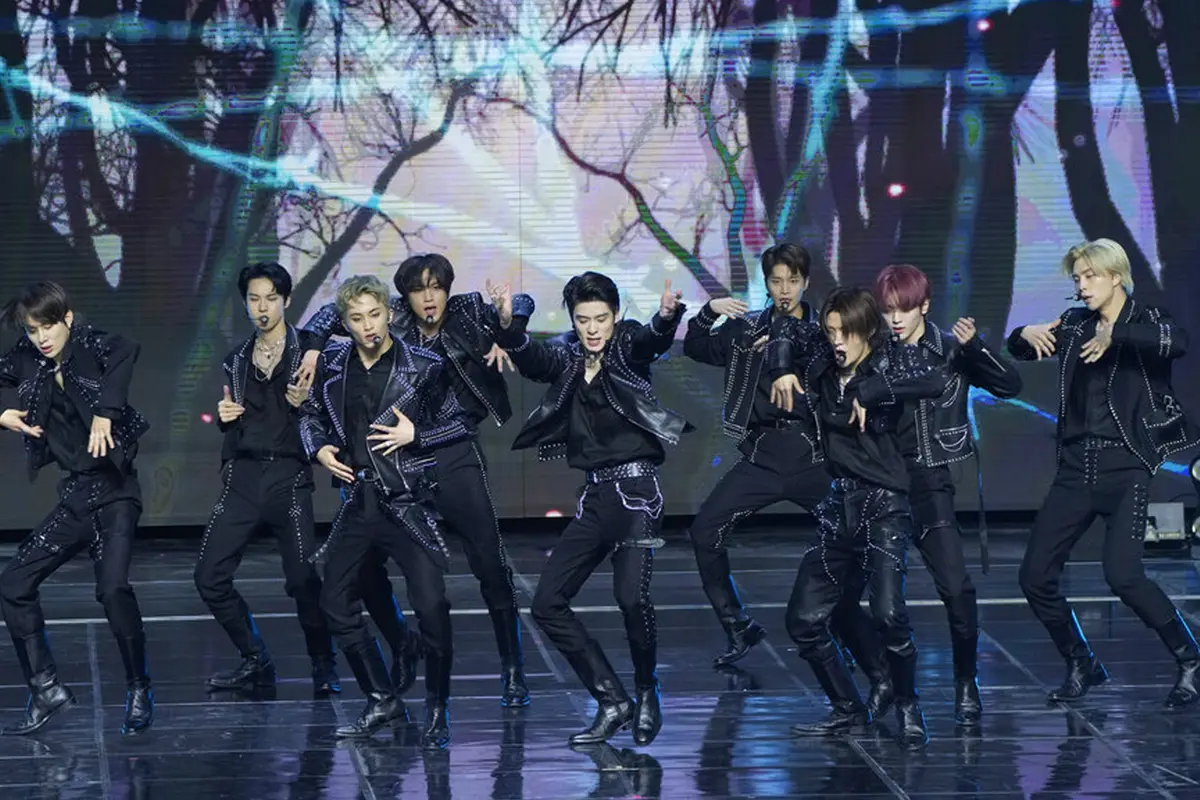 FOTO: NCT 127 Gebrak Panggung Gaon Chart Music Awards