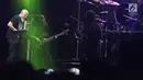Band beraliran metal progresif Dream Theater menghibur penonton di JogjaRockarta International Music Festival 2017 di Stadion Kridosono, Yogyakarta, Jumat (29/9). (Liputan6.com/Herman Zakharia)