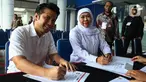 Gubernur dan Wakil Gubernur Jawa Timur terpilih pada Pemilihan Kepala Daerah (Pilkada) Serentak 2024, Khofifah Indar Parawansa (kedua kiri) bersama Emil Elestianto Dardak saat melakukan registrasi pelantikan dan pemeriksaan kesehatan di Kantor Kementerian Dalam Negeri (Kemendagri), Jakarta, Minggu (16/2/2025). (Liputan6.com/Angga Yuniar)