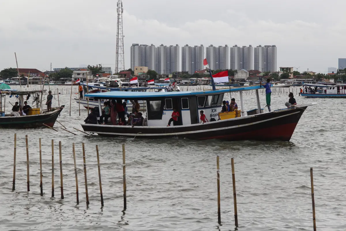 Secara Serentak, Ribuan Personel Gabungan Bersama Nelayan Bongkar Pagar Laut di Tangerang
