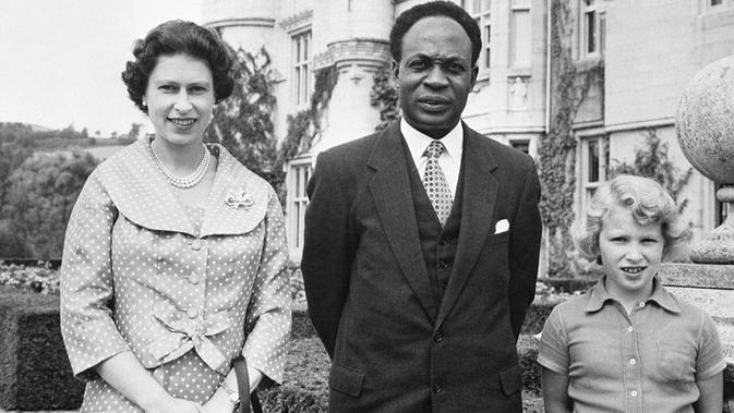 Ratu Elizabeth bersama Perdana Menteri Ghana (Sumber: Insider)