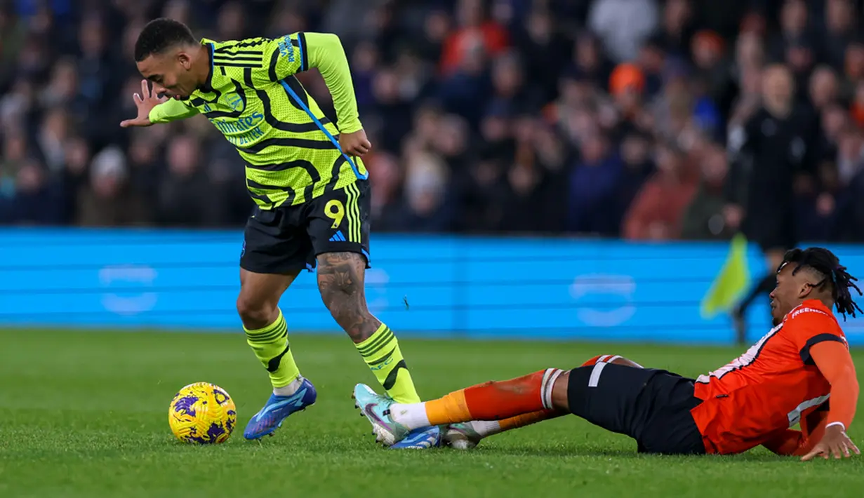 Dengan hasil ini Arsenal sukses menjauh dari Liverpool di posisi kedua klasemen, dengan meraih 36 poin. Sedangkan, Luton Town tertahan di peringkat 17 dengan perolehan 9 angka. (AP Photo/Ian Walton)