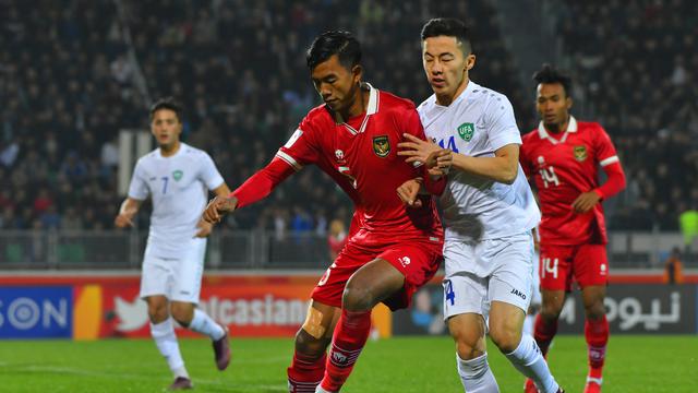 Bek Timnas Indonesia U-20, Kakang Rudianto ketika melawan Timnas Uzbekistan U-20 di Piala Asia U-20 2023.