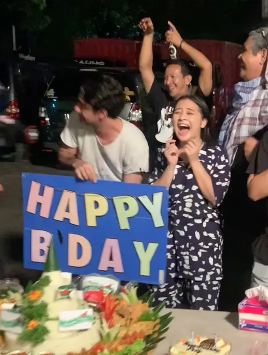 Prilly Latuconsina Ultah (Instagram/prillylatuconsina96)