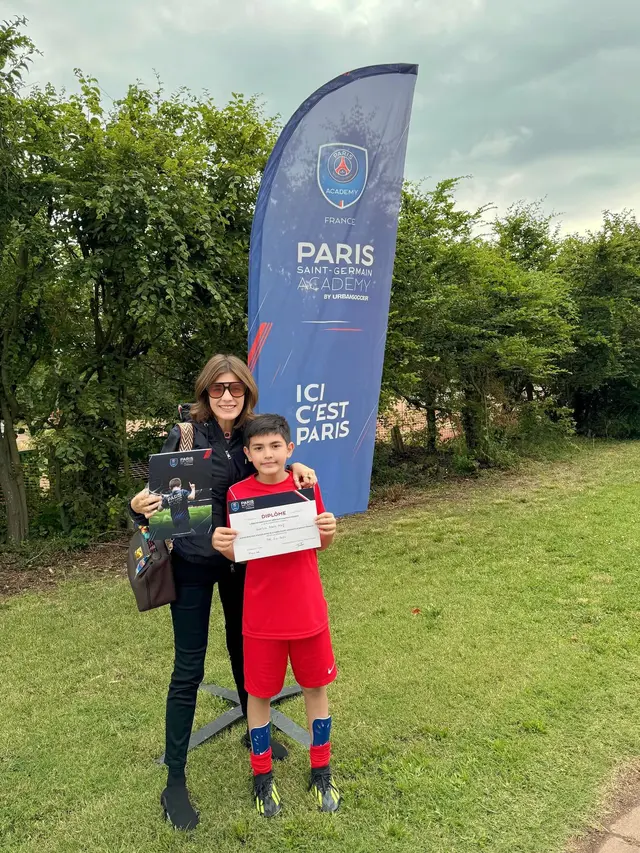 7 Potret Putra Carissa Putri Ikut Summer Camp Sepak Bola di Paris Saint-Germain