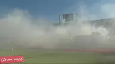 Suporter klub Colo-Colo dan Santiago Wanderers dari Liga Primer Cile terlibat rusuh di lapangan sebelum laga berlangsung. Keributan suporter tersebut lebih rusuh dibanding keributan suporter yang terjadi di Indonesia.