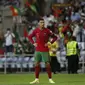 Bintang Portugal Cristiano Ronaldo bereaksi setelah pertandingan melawan Republik Irlandia pada babak kualifikasi Grup A Piala Dunia 2022 di Stadion Algarve, Kamis (2/9/2021) dini hari WIB. (CARLOS COSTA / AFP)