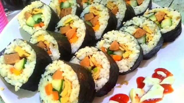 Resep sushi sederhana Ayu Wulansari dari Cookpad.