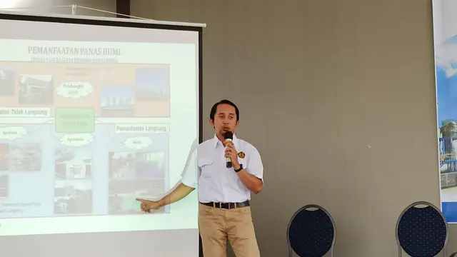 Kasubdit Pengawasan Eksplorasi dan Eksploitasi Panas Bumi Dirjen Energi Baru Terbarukan dan Konservasi Energi (EBTKE) Kementerian ESDM Budi Herdiyanto tengah memberkan penjelasan mengenai dana bagi hasil panas bumi di depan awak media.