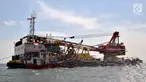 Aktivitas kapal tongkang proyek pengerukan di Tanjung Mas, Semarang, Jawa Tengah, Jumat (25/8). KPK menangkap Dirjen Perhubungan Laut Kemenhub Antonius Tonny Budiono terkait kasus suap proyek pengerukan di Tanjung Mas. (Liputan6.com/Gholib)