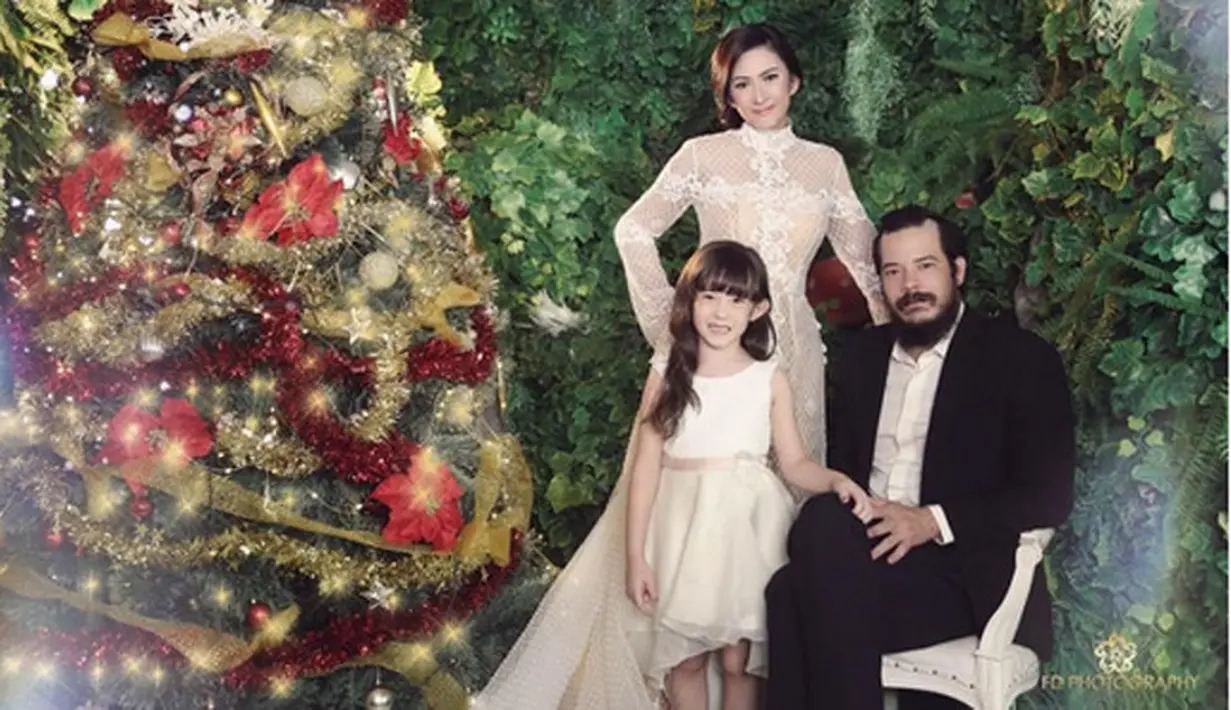 Dalam pengajuan gugatan cerai tersebut, tidak di cantumkan harta gono gini dan hak pengasuhan anak. Selama membina rumah tangga 10 tahun silam, pasangan ini dikaruniai seorang anak yang diberinama  Mikhaela Lee Jowono. (Instagram/nafaurbach)