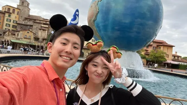 7 Potret Kedekatan Livy Renata dan Tomo ‘Waseda Boys’ Kencan di Disneyland Jepang
