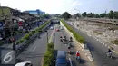 Memasuki Lebaran H+5, jalan utama Pasar Minggu, Jakarta Selatan masih terlihat lenggang, Jakarta, Rabu (22/7/2015). (Liputan6.com/Yoppy Renato)