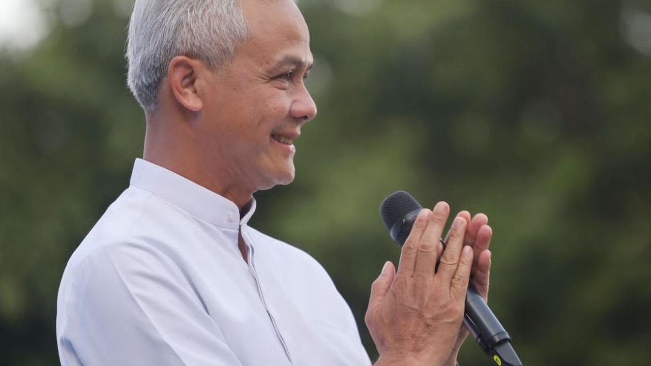 Usai memberi pidato terakhirnya sebagai Gubernur Jawa Tengah ditampilkan sebuah tayangan video tentang testimoni dari sang istri Siti Atikoh, anak semata wayangnya Muhammad Zinedine Alam Ganjar dan rakyat Jawa Tengah dari berbagai kalangan.