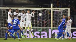 Laga berlangsung cukup sengit antara kedua tim. Milan lebih dominan, tapi Empoli menyuguhkan perlawanan tangguh di kandang sendiri. (Massimo Paolone/LaPresse via AP)